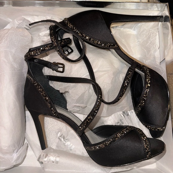 Gianni Bini Heels - Picture 1 of 4